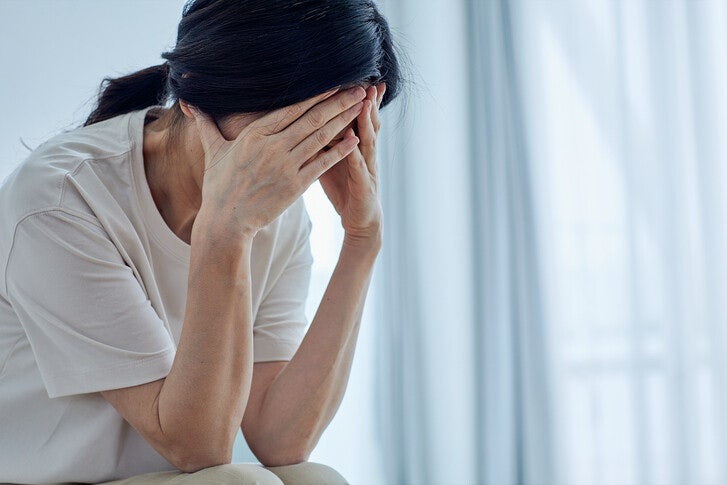 부모 모두 치매, 돌봄은 혼자… ‘독박 간병’에 우울증