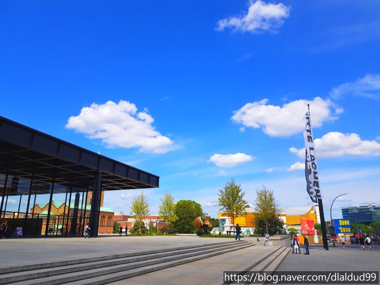  소장품보다 건축물이 더 유명한 Neue Nationalgalerie