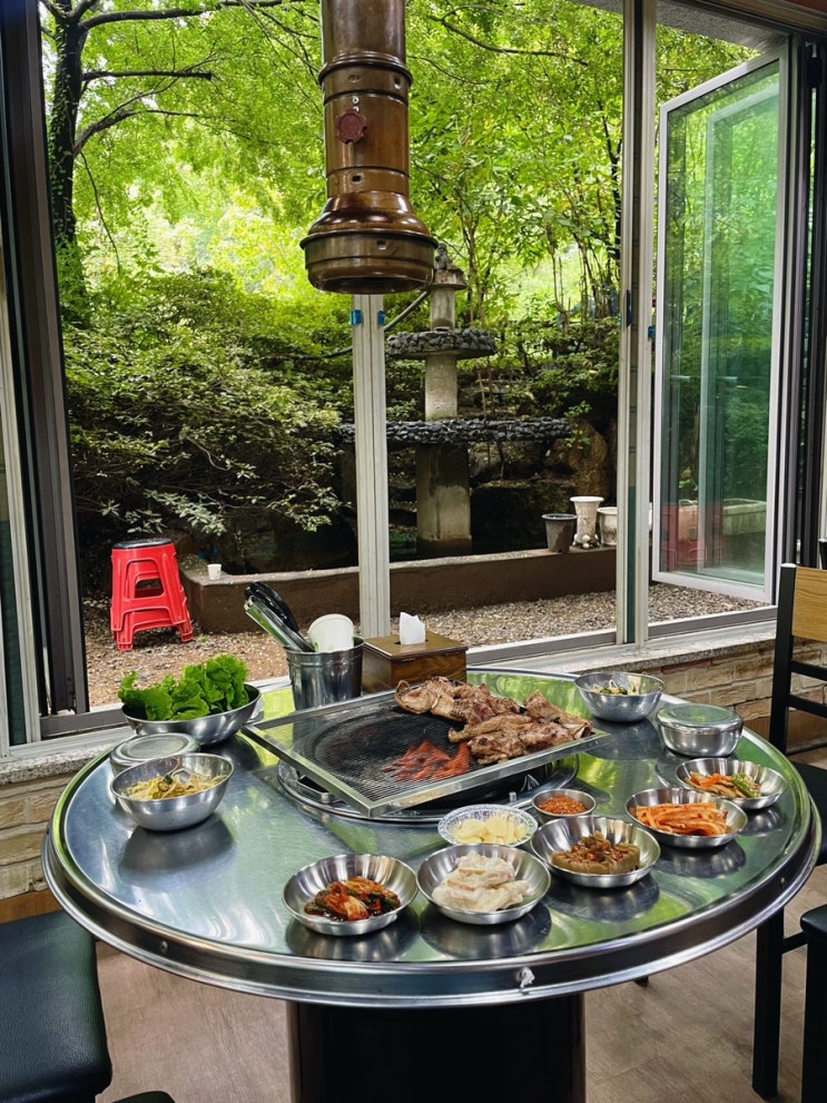  성남사기막골맛집 연탄돼지갈비:) 푸릇한 숲뷰에서 불맛가득한 돼지갈비 즐기기