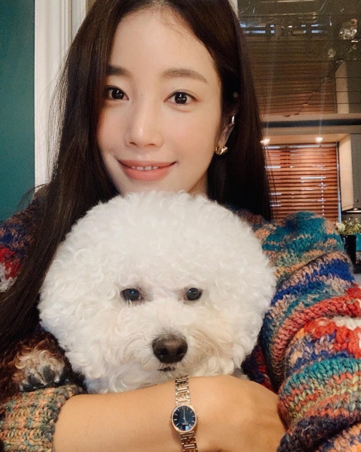  여자 명품 손목 시계 브랜드에서 40대 여성들의 사랑을 받는 펜디 메탈 워치 w. 기은세