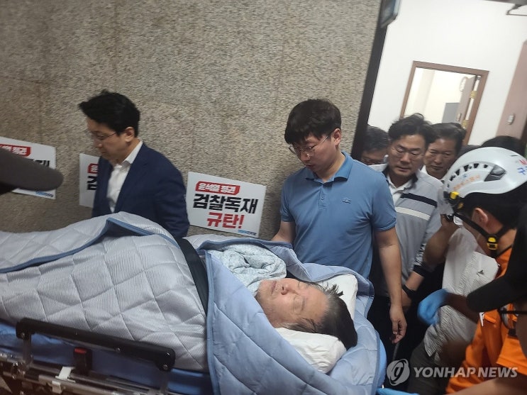 <b>윤여준</b> "<b>이재명</b>, 단식 고통에도 정치적 보상 챙겨…비명계 제압... 