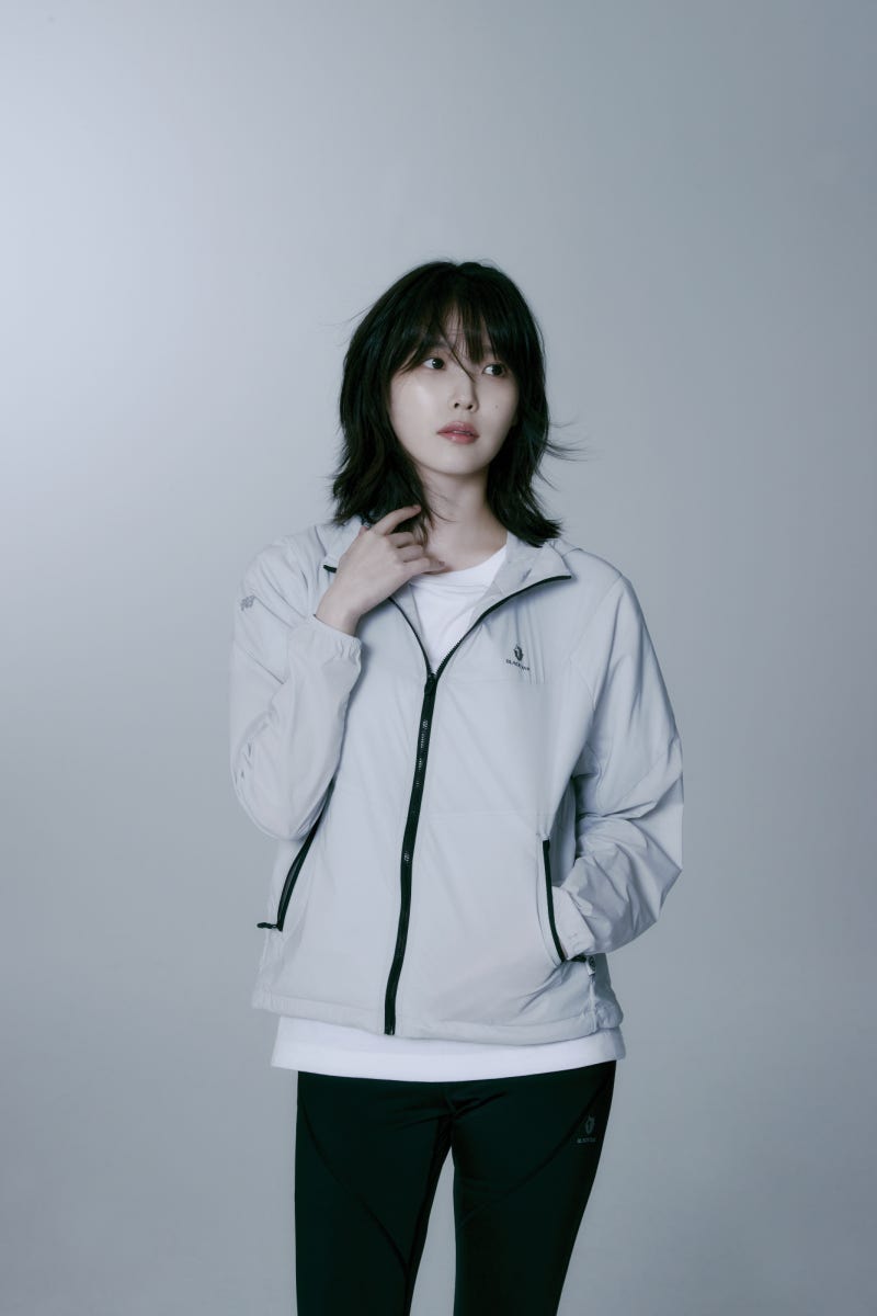가을등산을 위한 블랙야크 아이유 윈드테이커자켓 추천