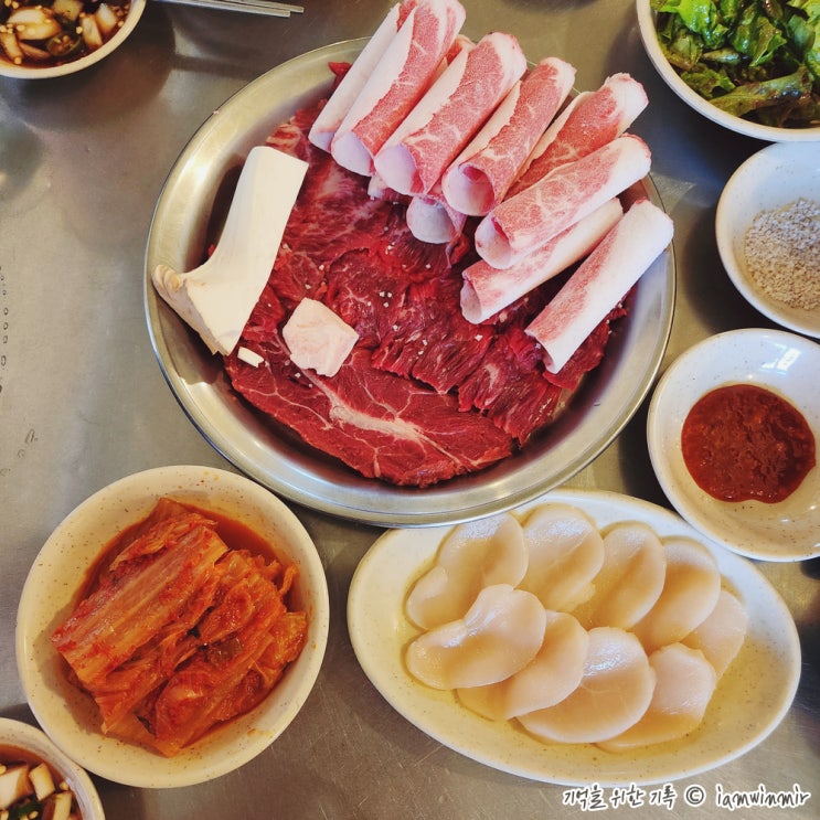 소고기 삼합으로 즐기는 사당역 외양간 소고기 삼합으로 즐기는 사당역 외양간
