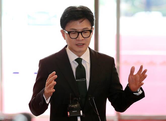 또 깝죽대는 <b>한동훈</b> “<b>소환통보</b> 후 단식? 잡범들도 따라한다”..... 