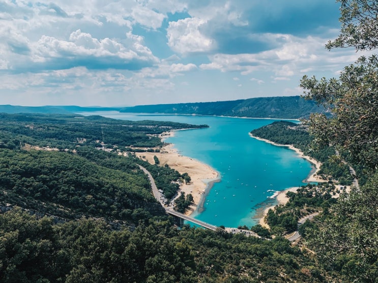  프랑스의 자연 신비, 베르동 협곡(Verdon Gorge) 여행: 붉은 바위와 청량한 물의 아름다움