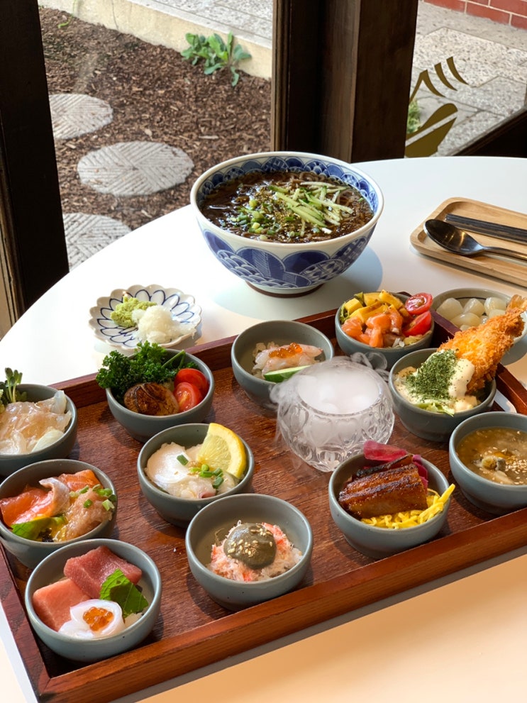  경주 황리단길 신상맛집 :: 11가지 미니 사케동을 먹을 수 있는 오마카세동 경주동