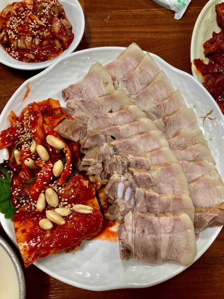  서울 종로3가 족발골목 굴보쌈 가성비 맛집 3대장중 한곳  (장군굴보쌈)