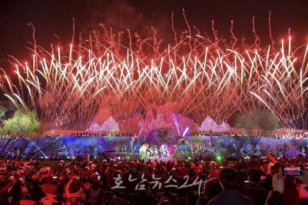  정원은 꽃으로, 하늘은 불꽃으로! 23일 순천 오천그린광장에서 멀티미디어 불꽃쇼 개최