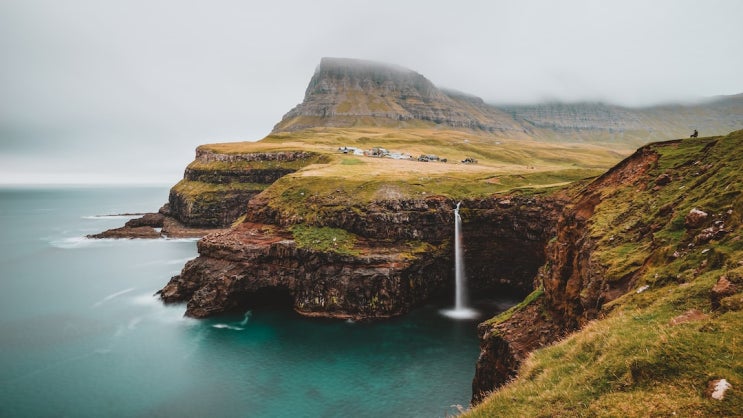  푸른 바다와 초록 초원, 페로 제도(Faroe Islands)의 아름다운 자연 향연