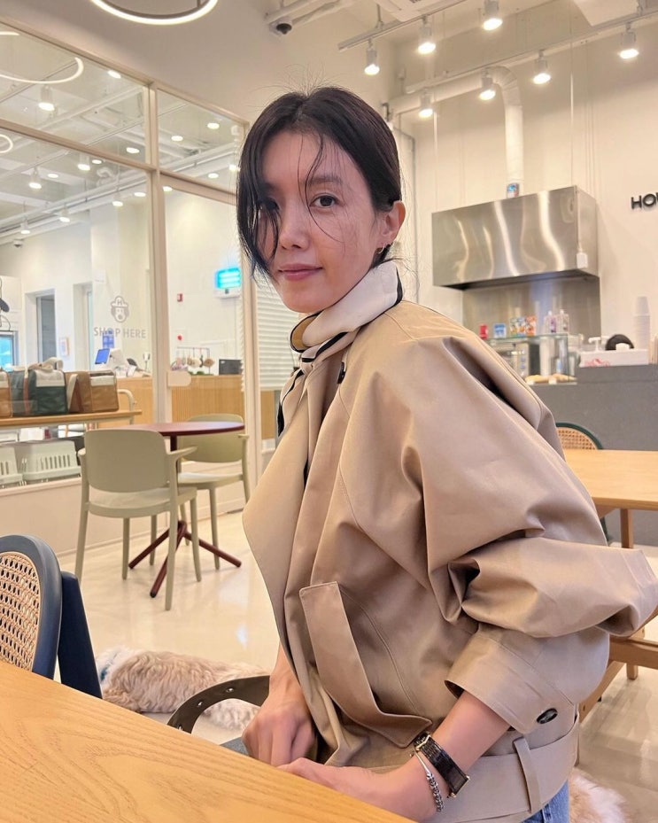  여자 흰색 스니커즈로 유행 타지 않는 대표적인 아디다스 슈퍼스타 여성 운동화 추천 w. 채정안