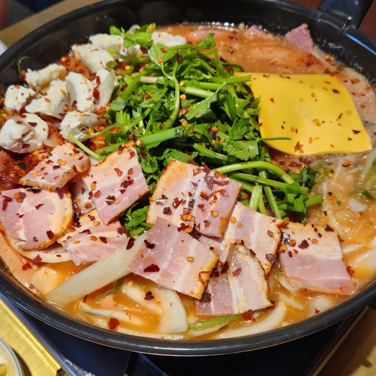  이수역 맛집 수제 베이컨이 들어간 푸짐한 부대찌개 남산터 이수점