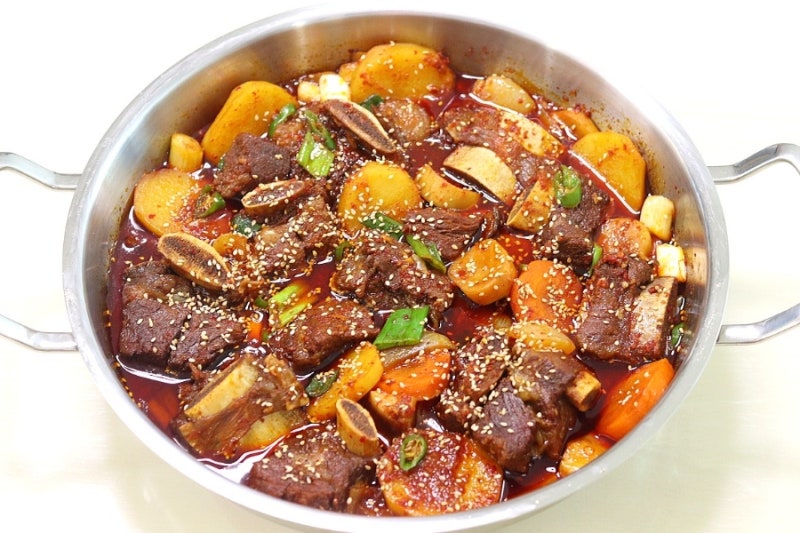 매운소갈비찜 만들기 매운갈비찜 레시피 소갈비찜 고기 양념 재우기