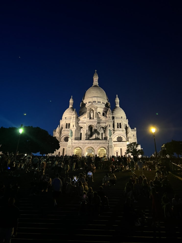 파리 여행 : 몽마르뜨 사크레퀘르 성당과 몽마르뜨 거리 야경