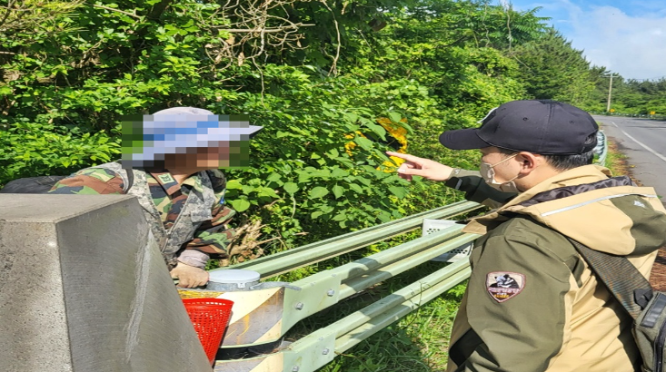 한라산 국립공원 <b>흡연</b>, <b>과태료</b> 인상에도 여전