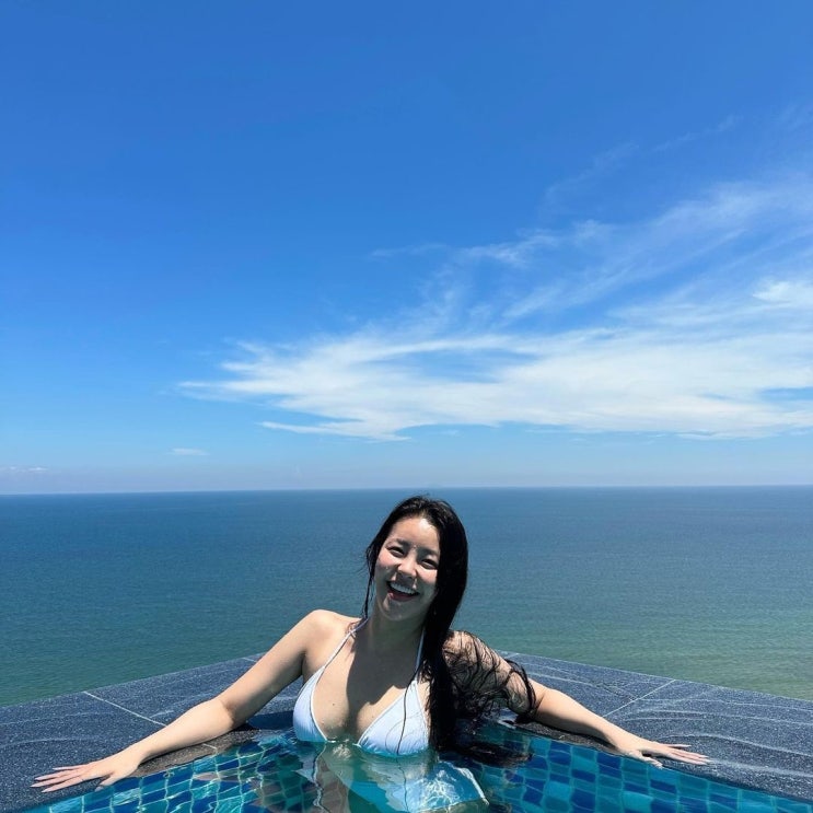 "눈을 못 떠요" 브브걸 유정이규한, 수영장 데이트 공개...과감한 비키니 노출까지 "눈을 못 떠요" 브브걸 유정이규한, 수영장 데이트 공개...과감한 비키니 노출까지