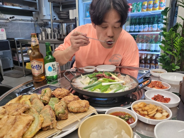 구월동 모둠수육전골 맛집 골목길 모래내시장 곱창골목 안에 위치하고 있고 비 오는 날에 먹기 좋은 모둠전도 재출시! 구월동 모둠수육전골 맛집 골목길 모래내시장 곱창골목 안에 위치하고 있고 비 오는 날에 먹기 좋은 모둠전도 재출시!