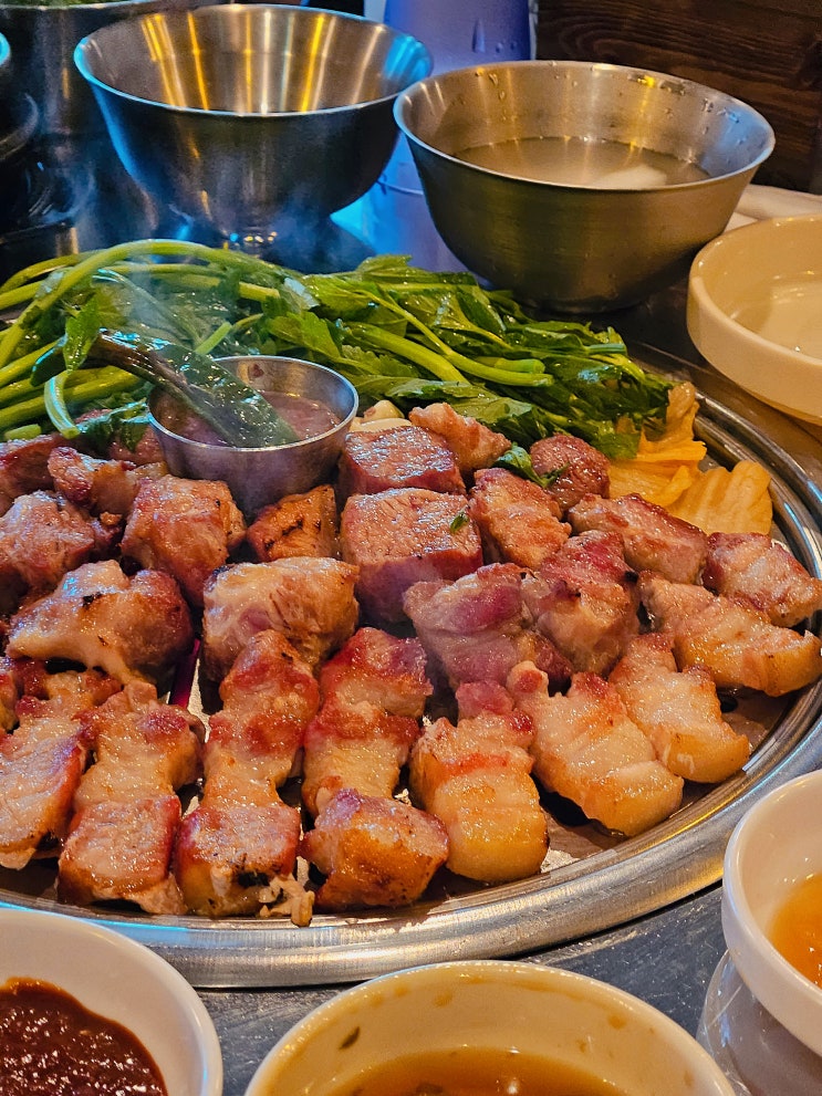  고덕동고기집 돈필살 고기가 구워나오는 평택고기맛집