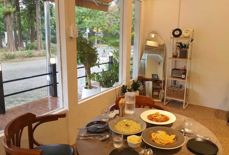 일산 밤리단길 *르뽀* 초록뷰 힐링공간 브런치/ 정발산동 파스타 바질크림리조또 식전빵과 커피푸딩/ 모임 일산 밤리단길 *르뽀* 초록뷰 힐링공간 브런치/ 정발산동 파스타 바질크림리조또 식전빵과 커피푸딩/ 모임