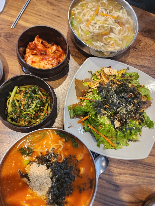  안산일품칼국수 칼국수도 맛있고 도토리묵무침도 맛있는 집