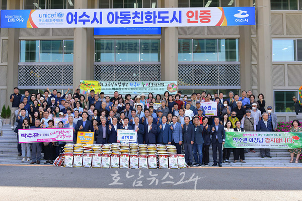  기부천사 YC TEC 박수관 회장, 고향 여수에 1억 원 기탁