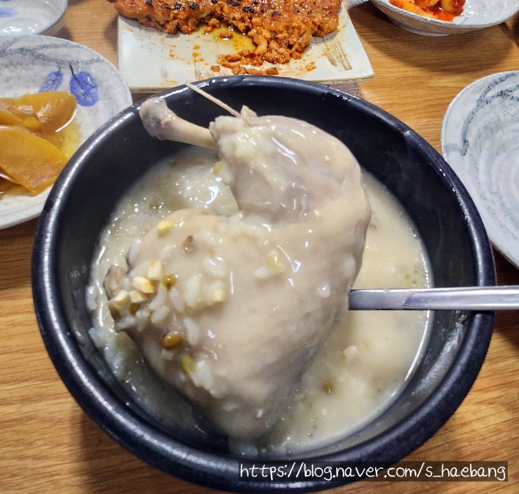  대구 범어동 맛집 담백한 백숙과 매콤한 닭불고기를 함께 즐길 수 있는 대구 신촌닭불백