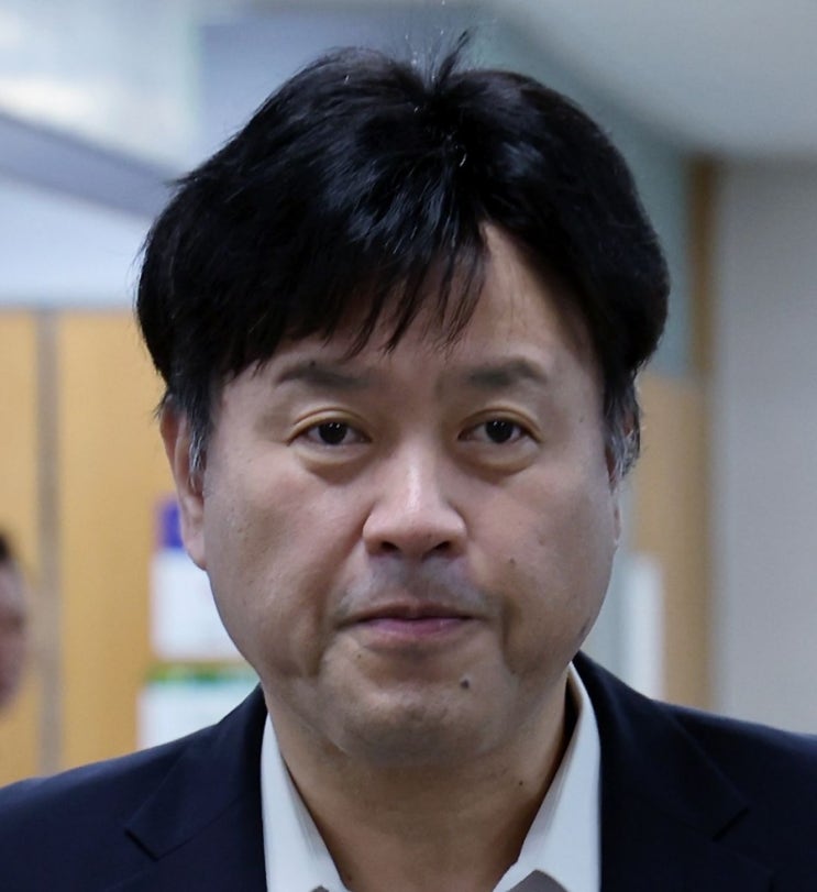 <b>검찰</b>, ‘불법 대선자금’ 이재명 최측근 <b>김용</b>에 <b>징역</b> 12년... 