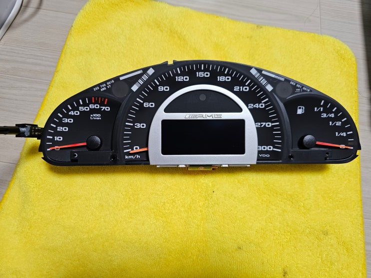 W203 계기판 LCD 교환하기 W203 계기판 LCD 교환하기