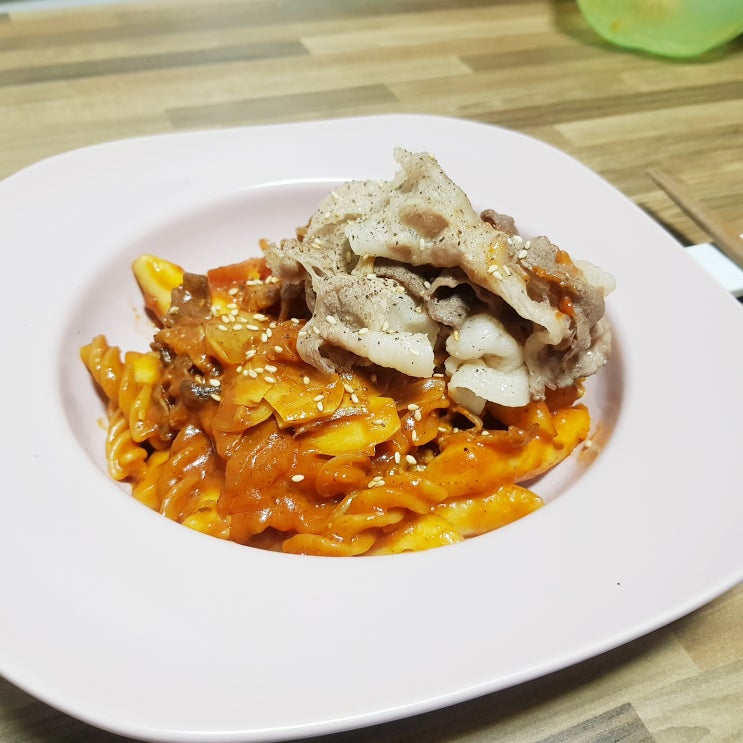  냉삼겹살 로제 떡볶이 만들기: 안매운 로제 떡볶이 레시피 재료 간편 레시피