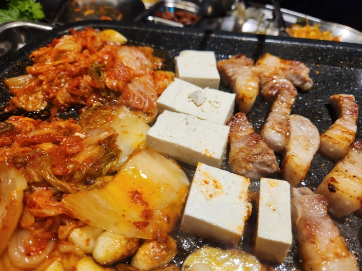 [서울/강동] 성내동 고기집 맛있어서 적자 날 거 같은 묵은지생삼겹살