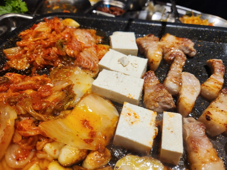  [서울/강동] 성내동 고기집 맛있어서 적자 날 거 같은 묵은지생삼겹살