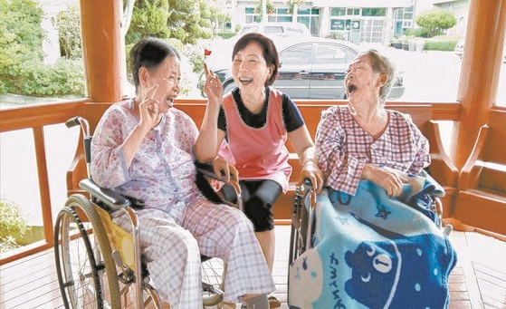 "난 고독사 할 듯…간병인이 돌보겠지" 중장년층 절반의 생각