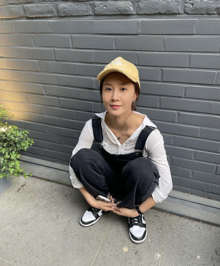 옷잘러 연예인 인기 스니커즈로 나이키 덩크 로우 범고래 운동화 추천 w. 유리
