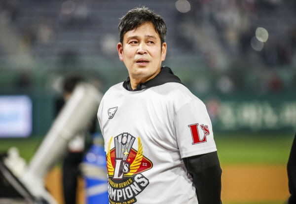 프로야구 SSG <b>구단주</b> 정용진, <b>판정 논란</b>에 KBO 방문해 총재... 