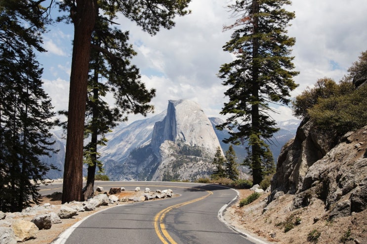  자연의 완벽한 향연, 미국의 요세미티 밸리(Yosemite Valley) 여행: 바위와 폭포의 아름다움