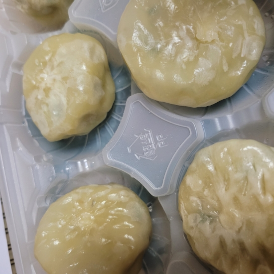  요즘 사먹은 간식들 샤오롱빠오 창억떡 주전부리 허니쌀과자 초코볼