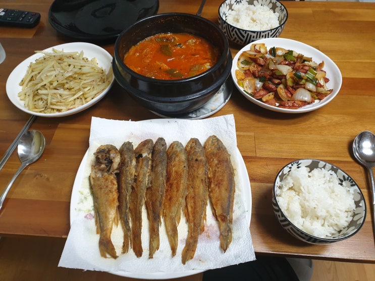   남편이 차려준 저녁식사  일찍 퇴근한 남편이 차려준 밥상