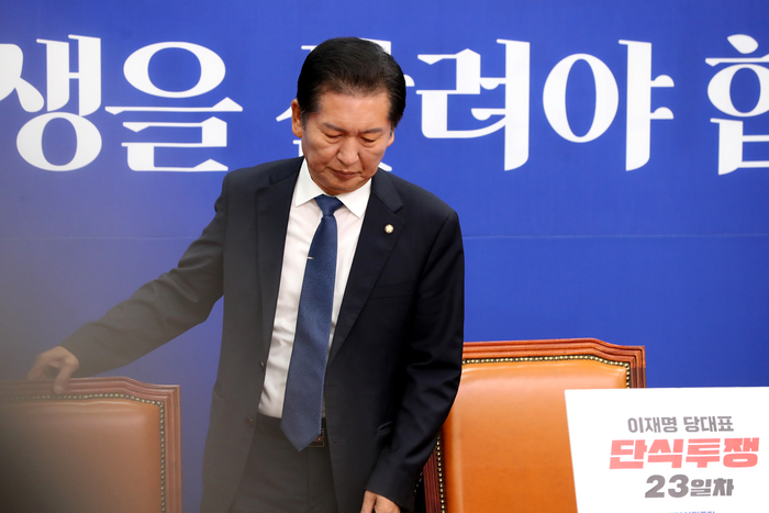 <b>이재명</b>·박광온 빠진 민주 <b>최고위</b>...정청래 “당 <b>대표</b> 팔아먹어.... 
