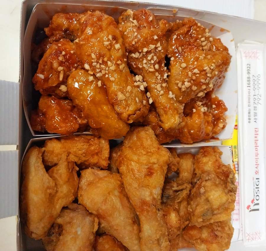 호식이두마리치킨 사월점 사진 4