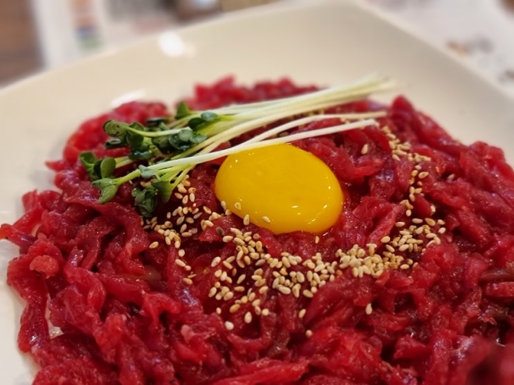 종로 광장시장에 왔으면 통큰 누이네에서 육회와 빈대떡, 마약김밥은 먹고 와야지~ 종로 광장시장에 왔으면 통큰 누이네에서 육회와 빈대떡, 마약김밥은 먹고 와야지~