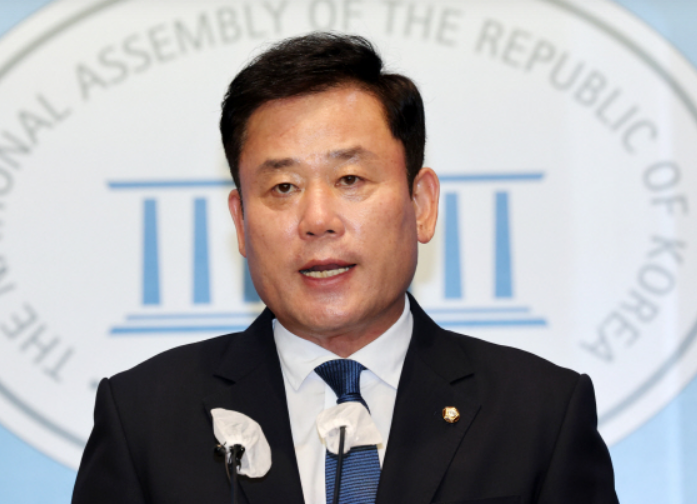비명계 송갑석, 민주당 <b>최고위원</b> 사퇴‥"<b>이재명</b>, 고심 끝 수락"