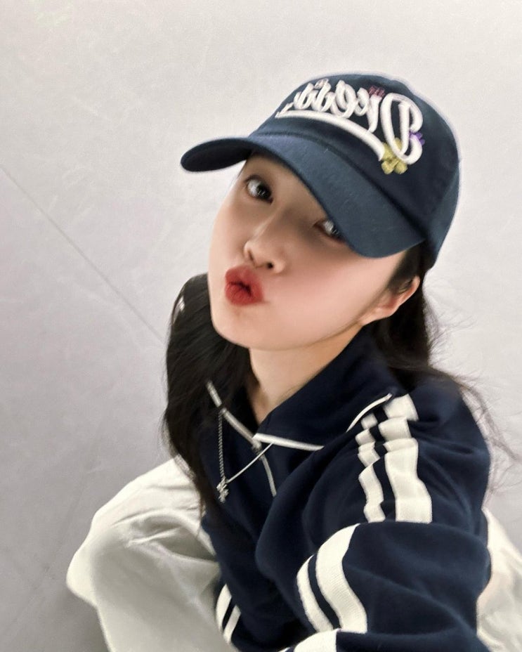  옷잘러 조이의 명품 구두 브랜드 토즈의 청키한 여자 로퍼와 양말 코디 추천