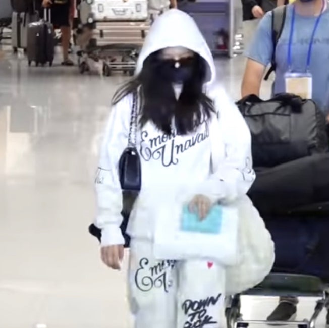 제니 가방 COS 코스 휘뚜루마뚜루 퀄팅백 퀄티드 미니백 마이크로백 가격 재고