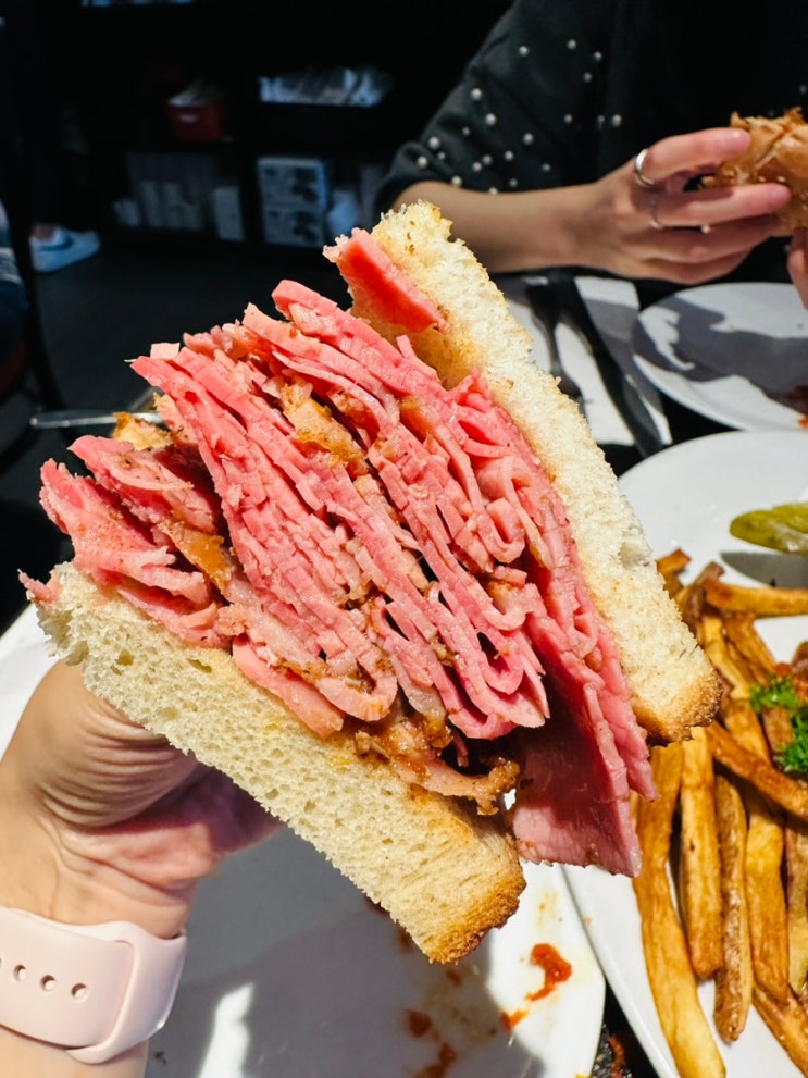  토론토맛집, St. Clair 맛집 Zelden's Deli and Desserts