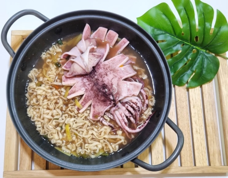  멸치칼국수라면레시피 맛있게 조합 오징어 해물칼국수 만드는법