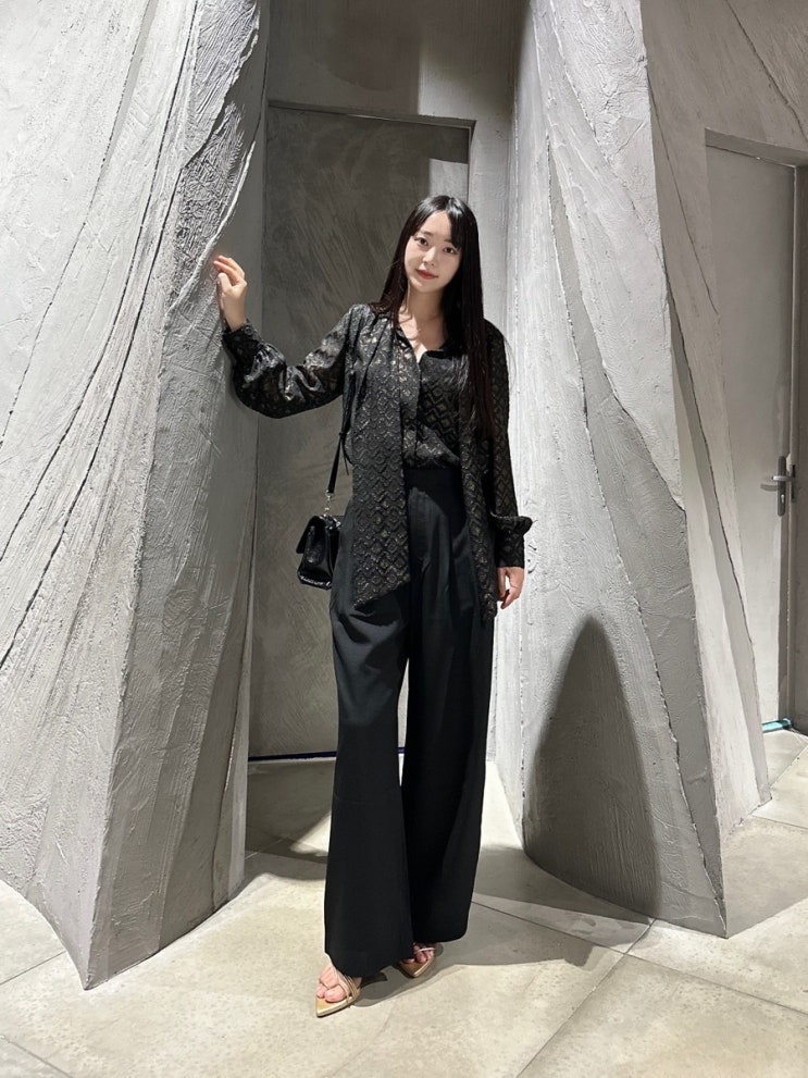  까이에 가을 올드머니룩 블라우스, 올블랙 하객룩