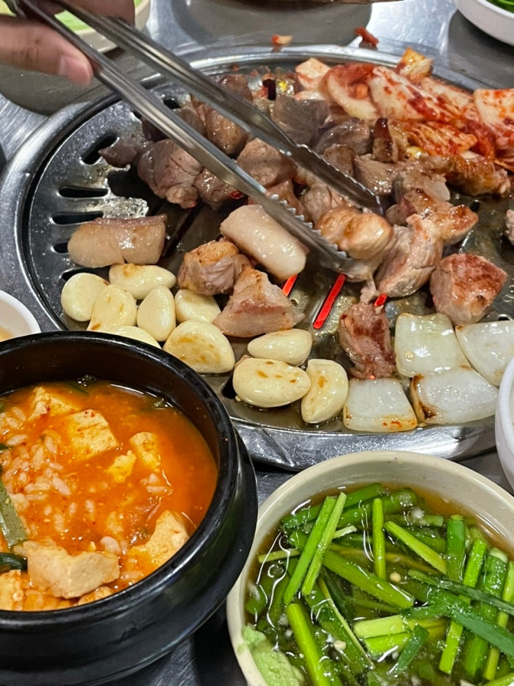  두툼한 목살이 맛있는 망원 맛집 한강껍데기