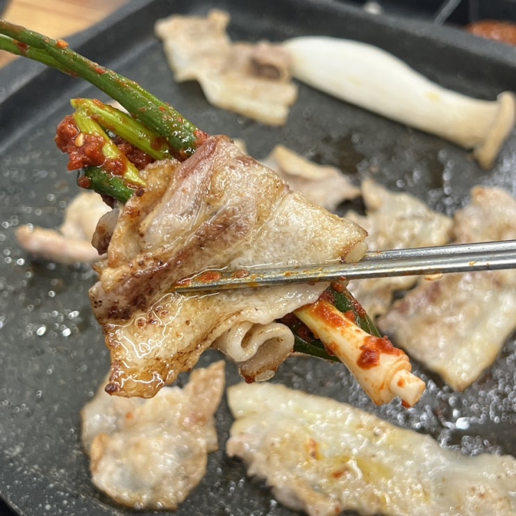 광주 북구 매곡동 고깃집 추천 놀이방이 있어 가족 모임이 편한 생대패삼겹살 맛집 '돼파'