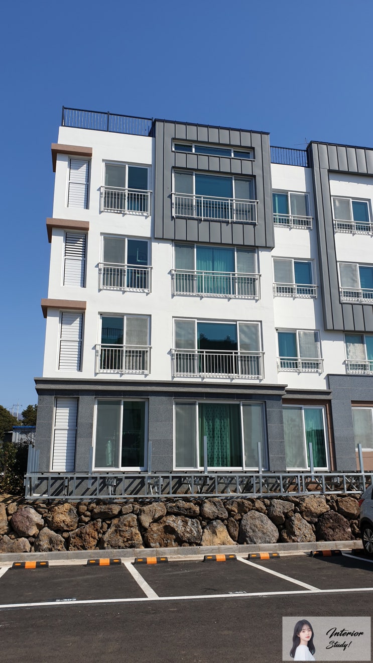  합성목재 휀스 안전한 자재로 튼튼한 예서 두레라움