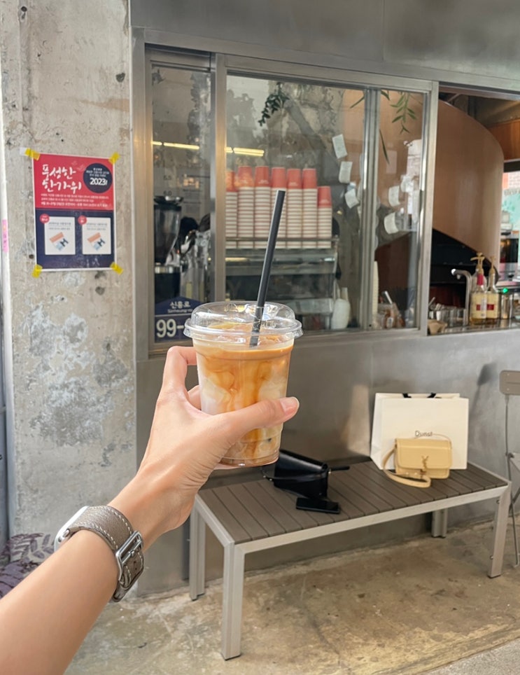 해방촌 신흥시장 노상커피 성지, 업스탠딩 커피Upstanding coffee