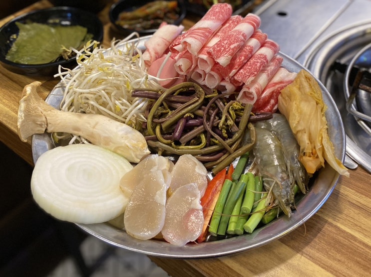  특별한 외식 메뉴가 있는 서천 맛집 황금돼지 한우투뿔 차돌삼합  맛있엉